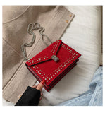 Small chain shoulder bag